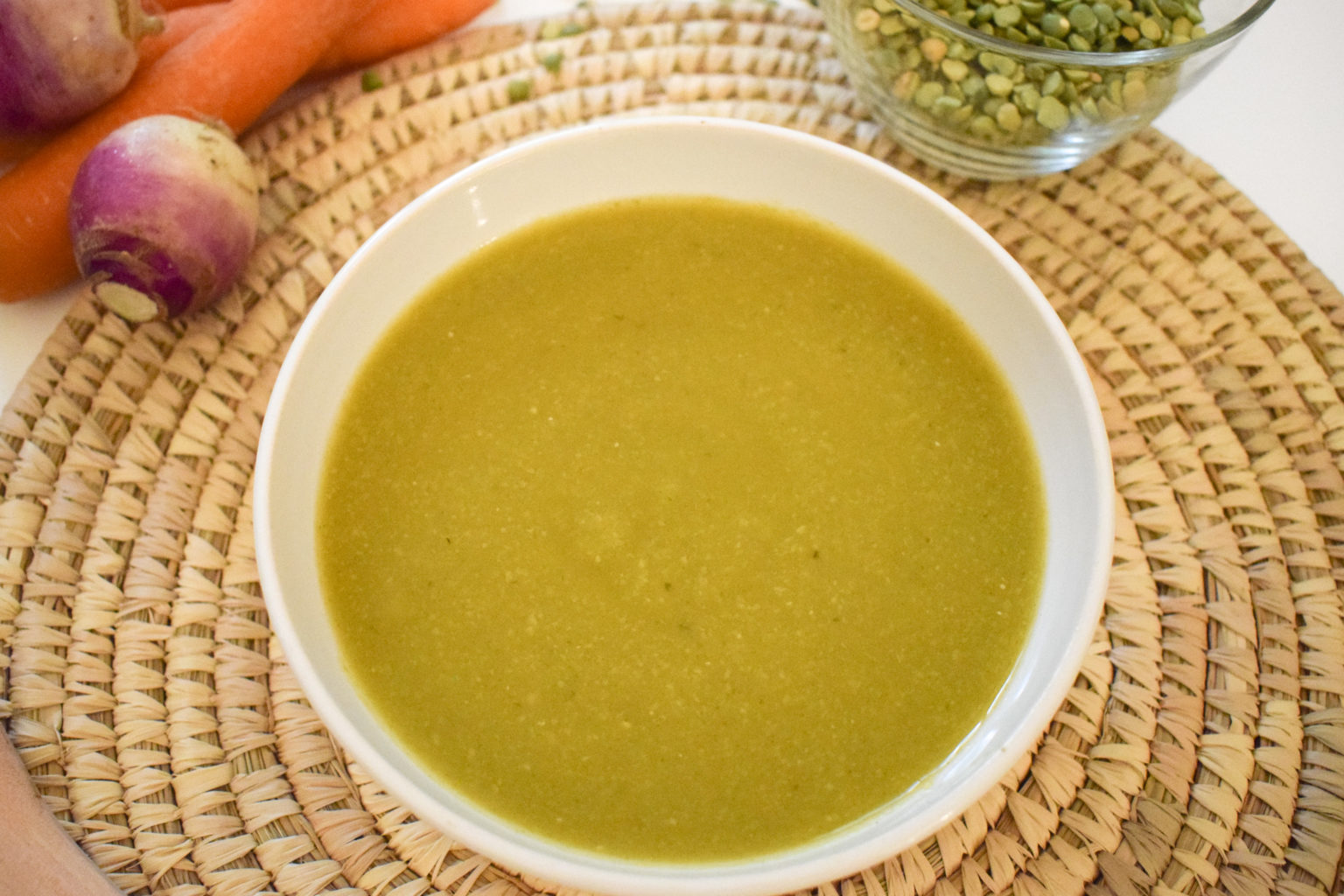 Soupe de légumes et pois cassé, super facile et rapide à faire